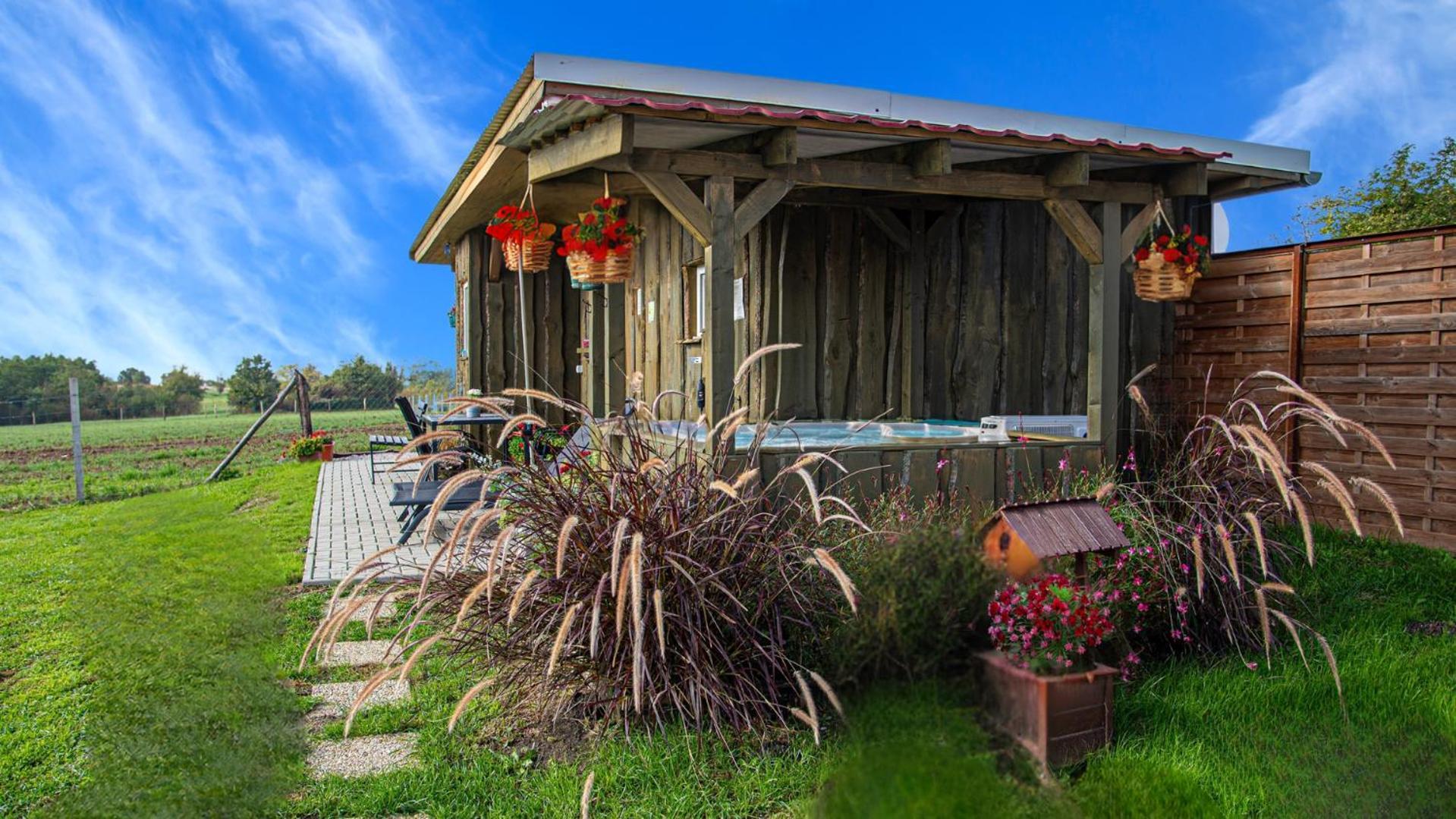 Romantic Jacuzzi Hideaway Near Heviz Rezi Exterior photo